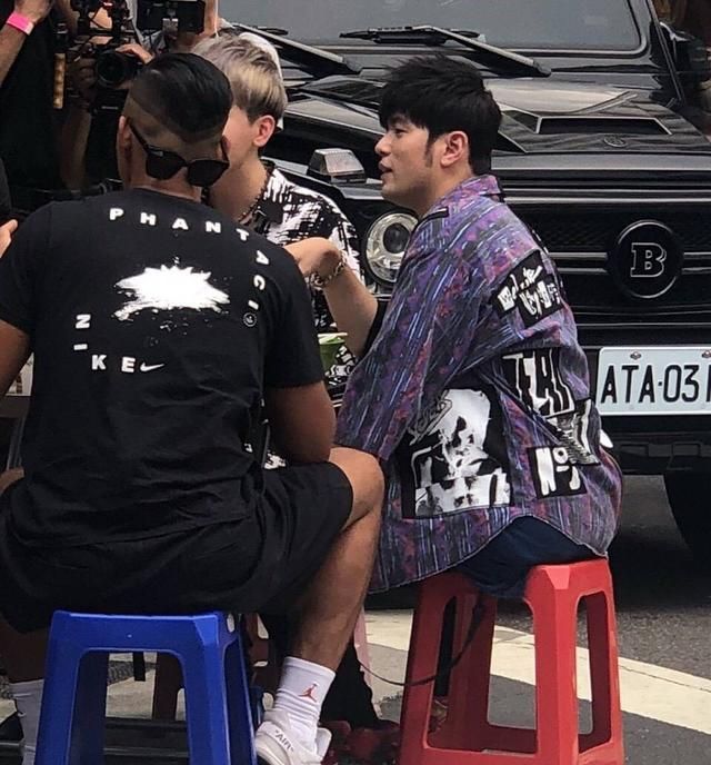 闷声干大事科代表:周杰伦!