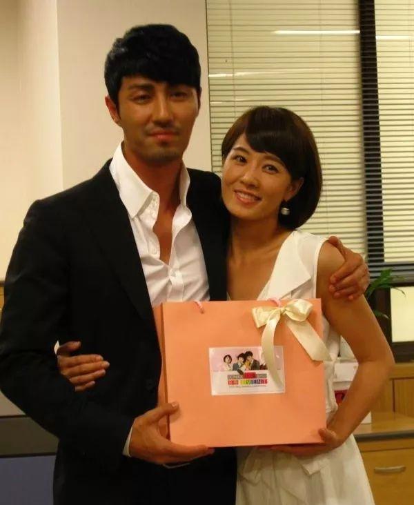 如今金宣儿已经44岁了,和年轻时的她变化那么大,还真的让人感叹,不过