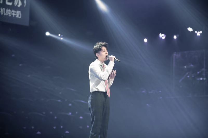 《声入人心》石凯演绎萌新男中音 三重唱音色抓人被赞进步|声入人心|石凯|陈博豪