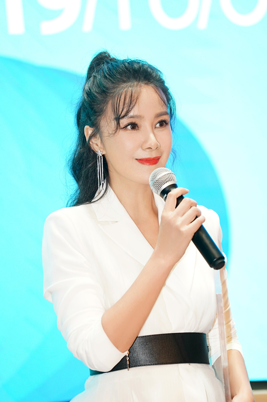 何琳助力"一吨计划"公益活动 可持续环保艺术倡导官为环保发声