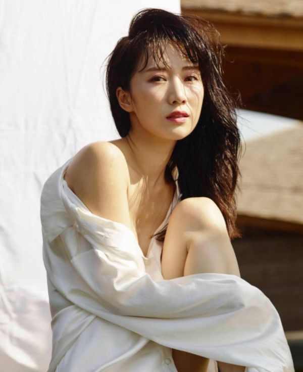 《蜗居》,因饰演角色"海藻"而被观众熟知,也在《别对我说谎》中饰演蔡