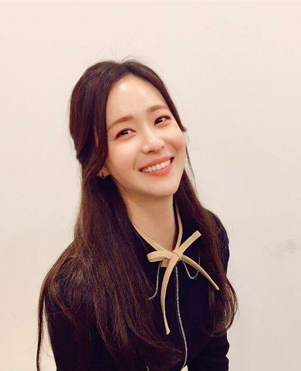 亚洲足坛一哥孙兴慜的美丽女友,身材傲骄堪称女神