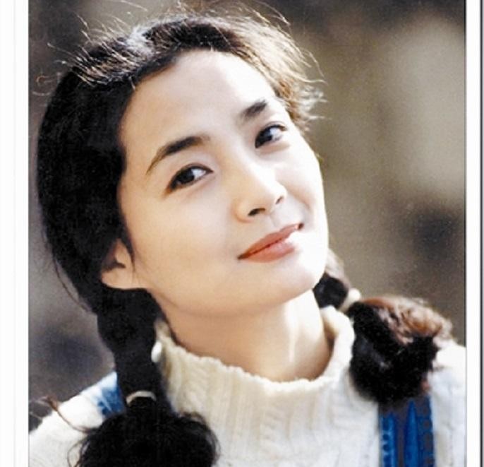 出道便一炮而红, 丈夫在其患癌后离婚, 抗癌9年离世后依旧无人知