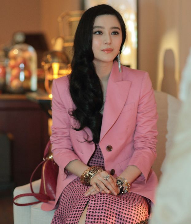 范冰冰:一袭白色透视纱裙白裙飘飘优雅大气,仙气十足!