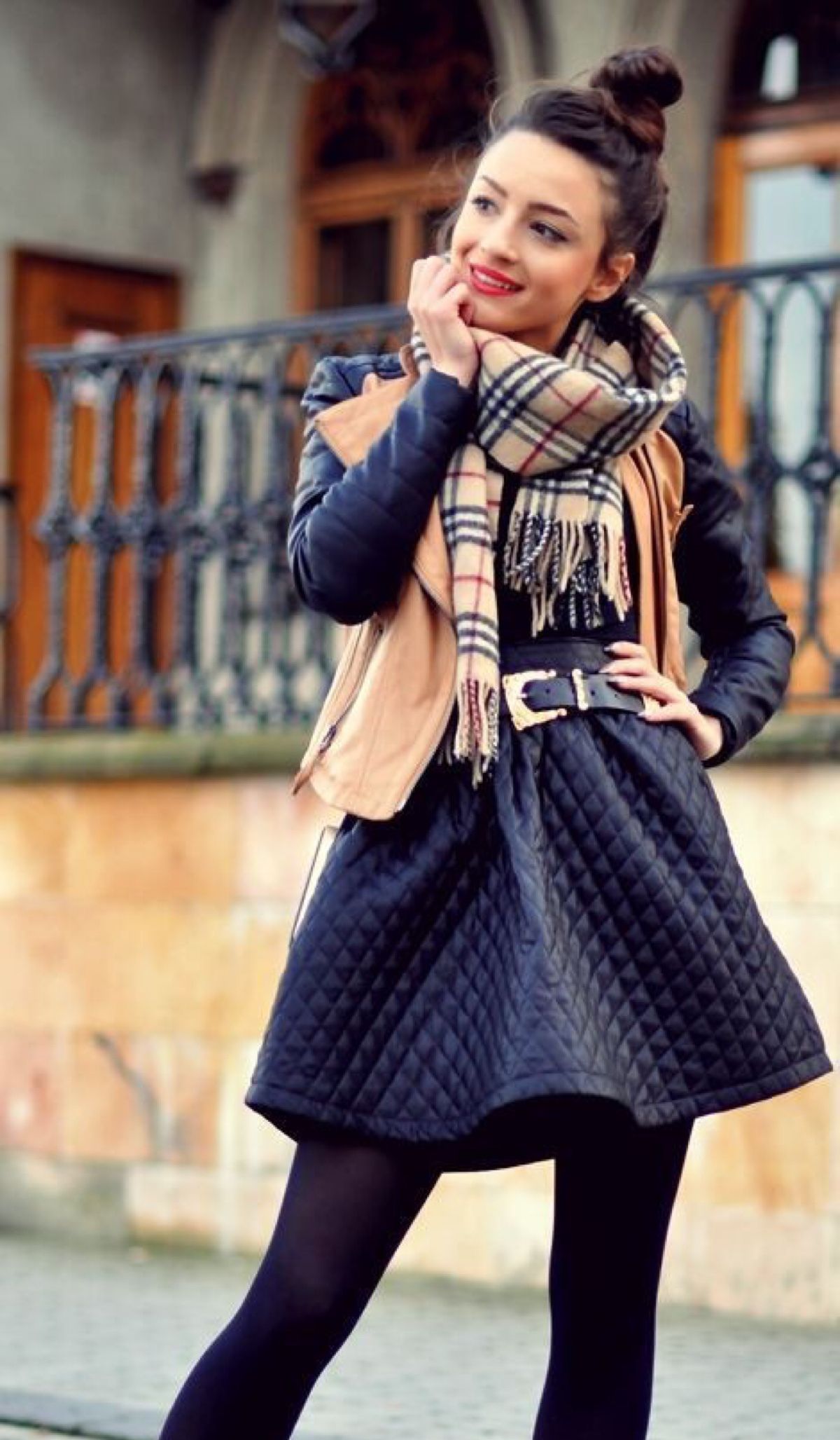 街拍:没错,当女生穿裙子刮风的时候,哪一位都是女神