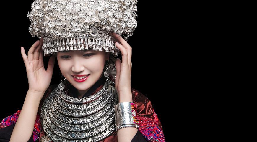 漂亮的苗族姑娘,为何不愿嫁汉族人?其中一个原因汉族难以接受