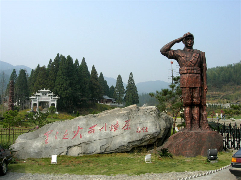 井冈山是大名鼎鼎的革命老区,风光也是相当优美的.