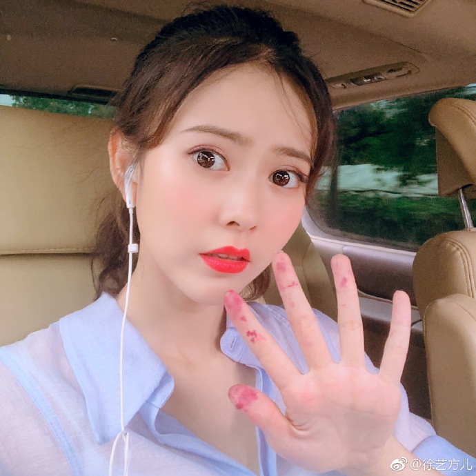 可爱女演员徐艺方自拍写真美照欣赏