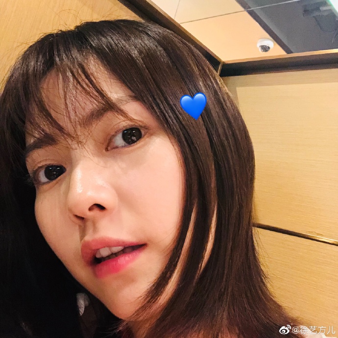 可爱女演员徐艺方自拍写真美照欣赏