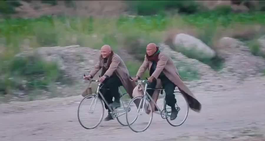 向佐教向太学武功对付向文强,两人有说有笑,太