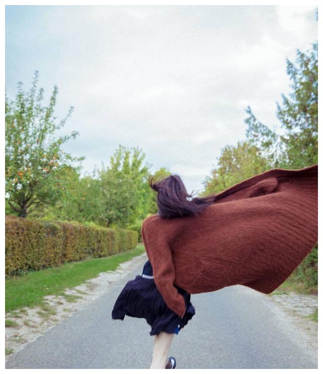 跟着倪妮摆拍照姿势,你也能撩到井柏然