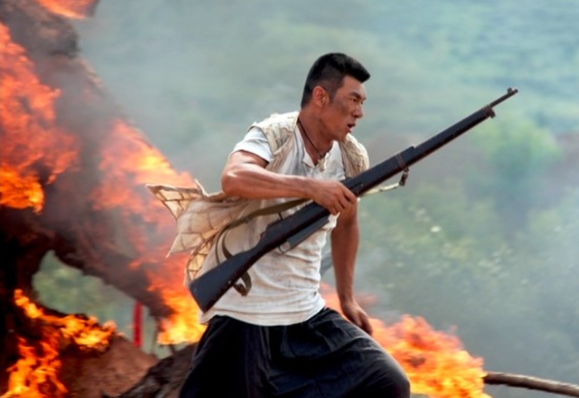 他轻生被救后成刘欢保镖,因演特种兵成名,娶张歆艺同学后很幸福
