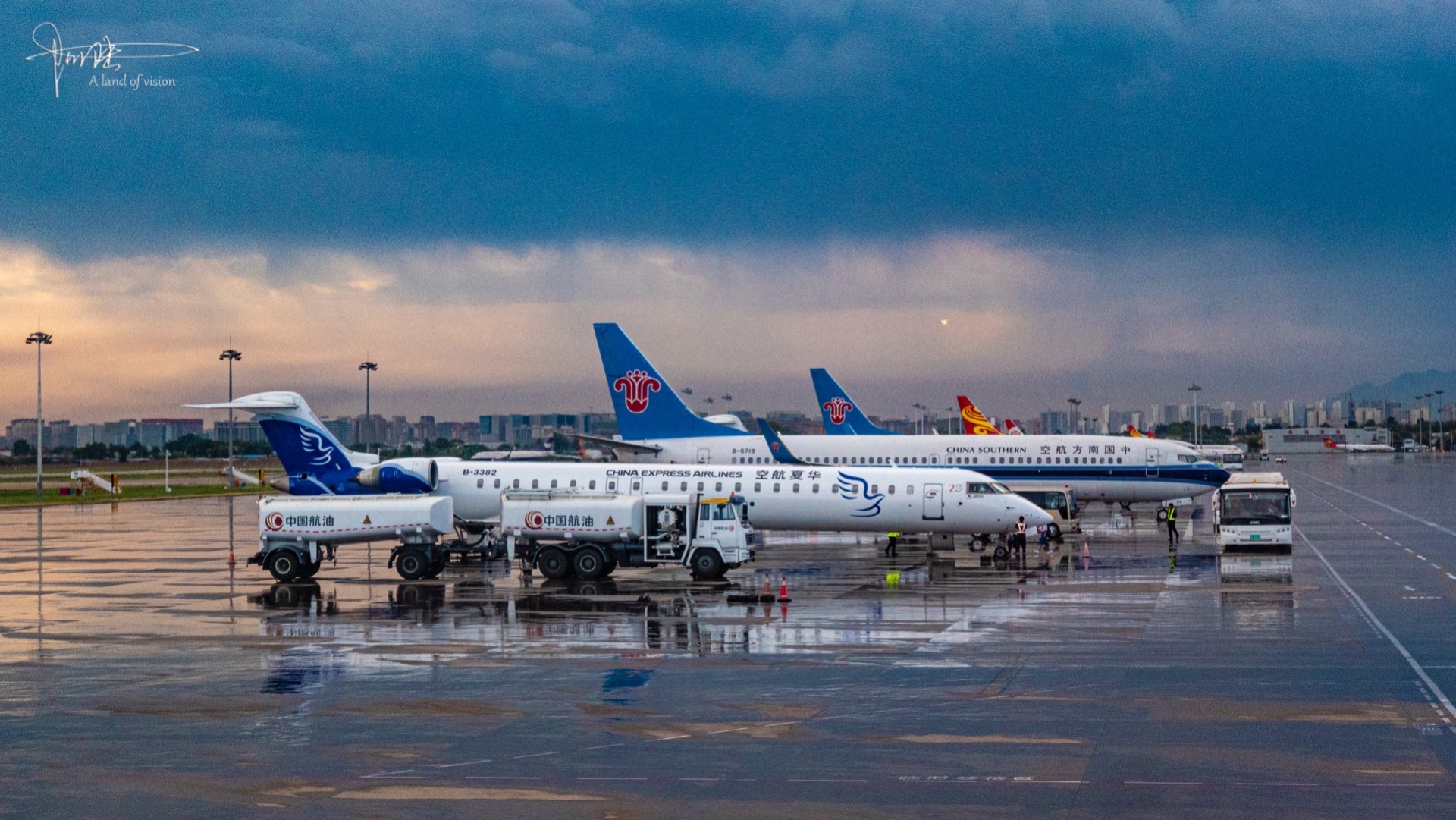 大雨中的呼和浩特机场,别有一番味道_高清图集_新浪网