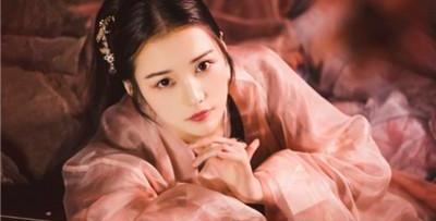 清朝妃子脖子上的白布条,究竟是为了装饰,还是有其他作用?