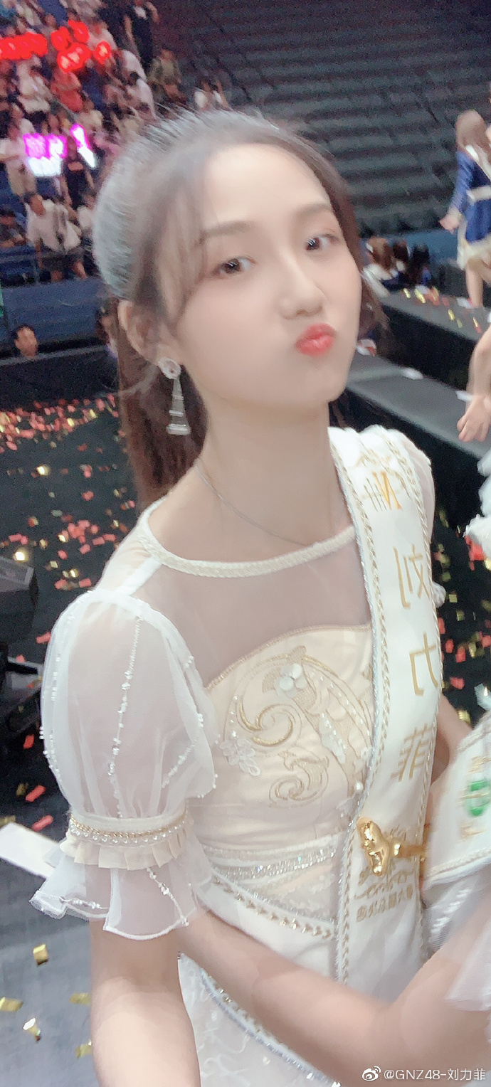 人气偶像女团GNZ48-刘力菲写真美照欣赏