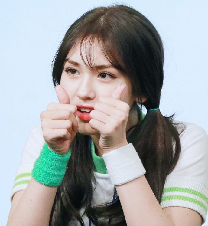 混血爱豆somi全昭弥酷酷的长相笑起来却甜甜的是恋爱的感觉