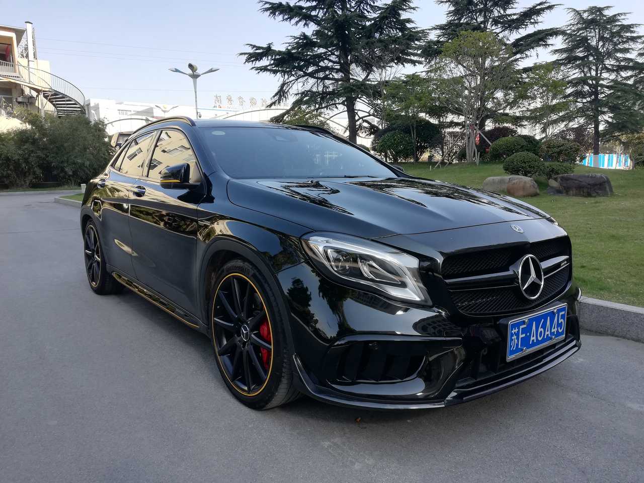 南通学校内实拍奔驰gla45amg!
