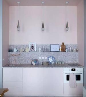 地面装修不流行铺瓷砖了，以前被弃用的水磨石，如今玩出了新花样