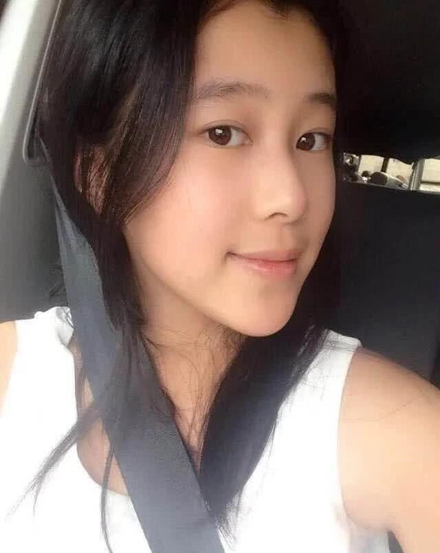 扬子晒大女儿杨海润近照,自豪发文,,我没变老,真好