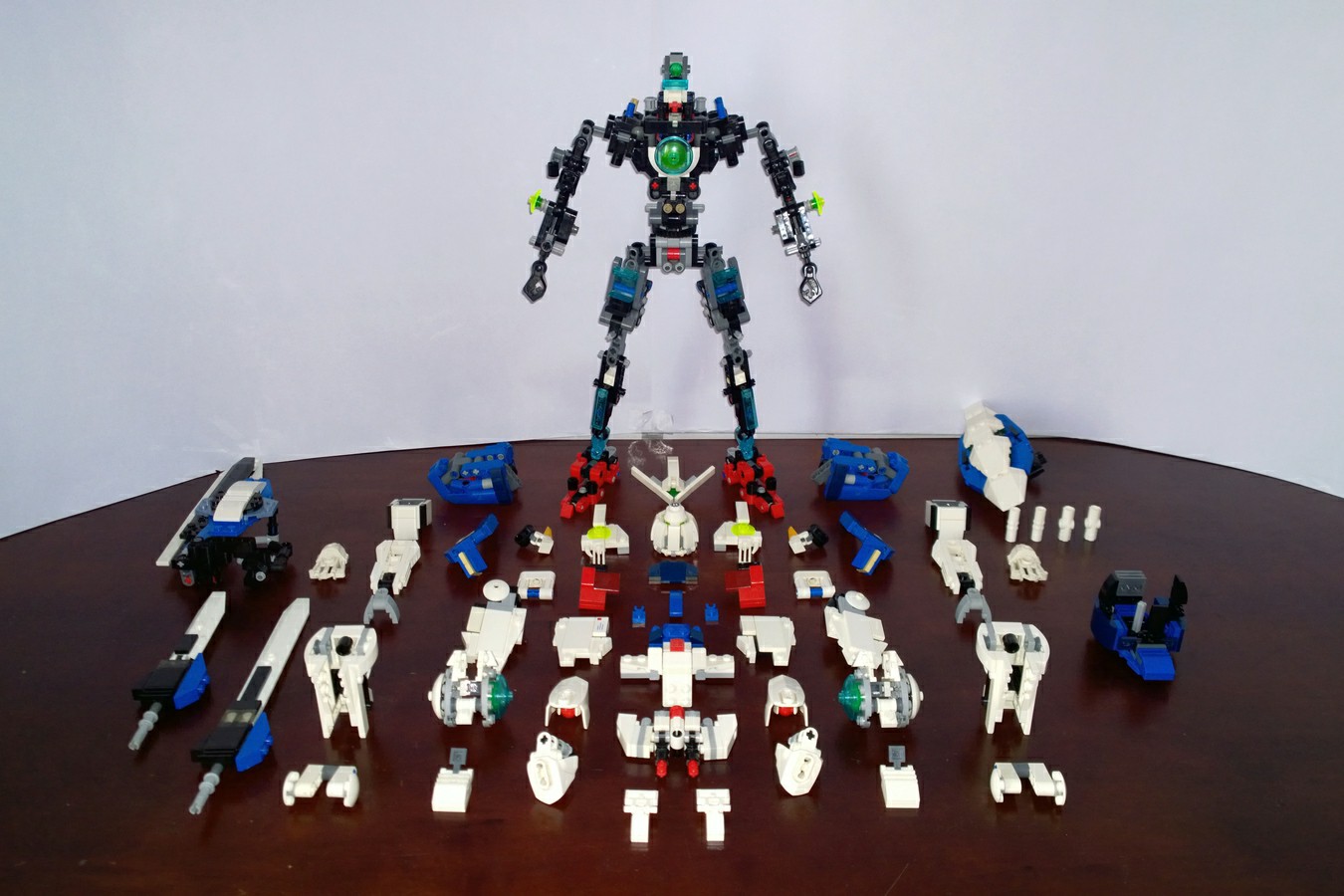 用乐高来造高达,会发生什么有趣的事情呢?