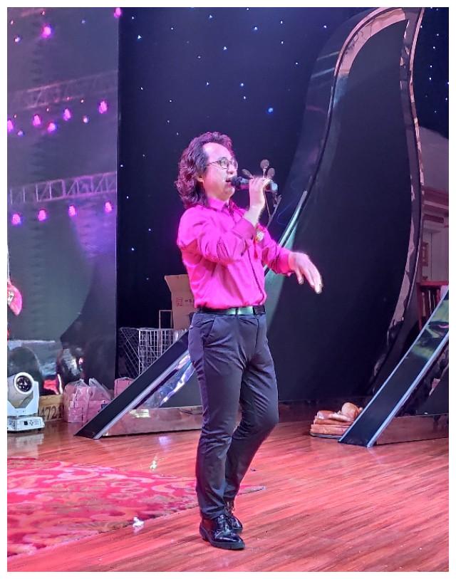 天骏老师亲亲二人台原唱