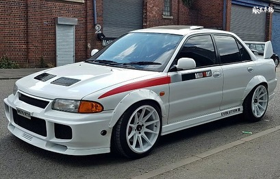 小宽体三菱evo 3 gsr
