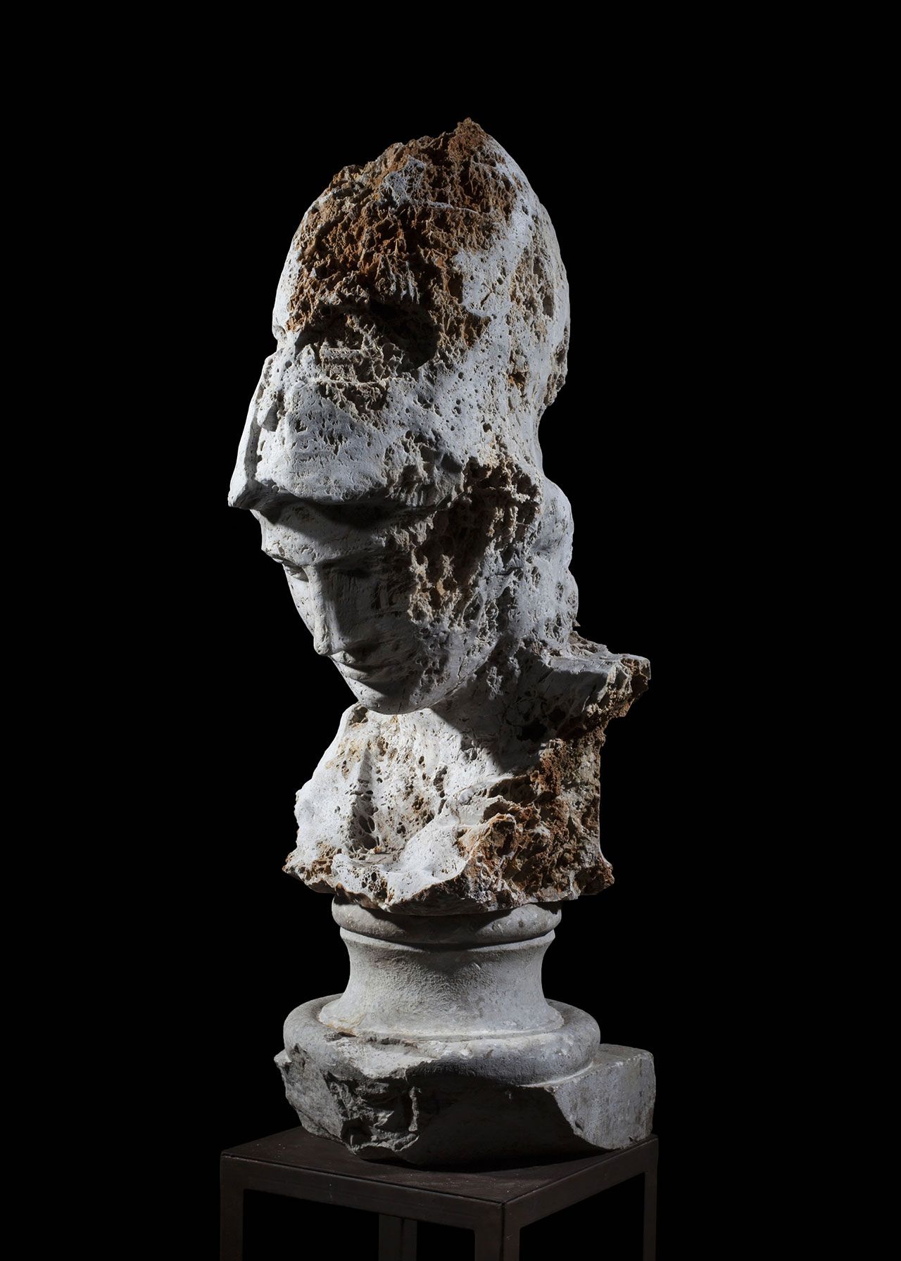 风蚀残破的古典雕像,原来竟是刻意为之