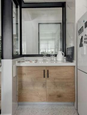 地面装修不流行铺瓷砖了，以前被弃用的水磨石，如今玩出了新花样