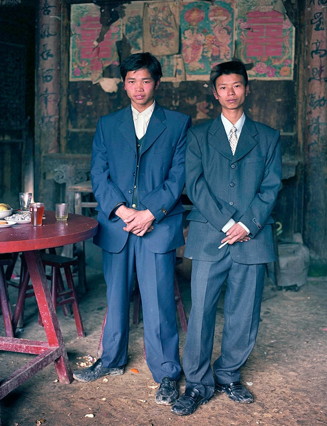 直击90年代中国农村引领潮流的打扮,很时髦新潮看起来格外眼熟