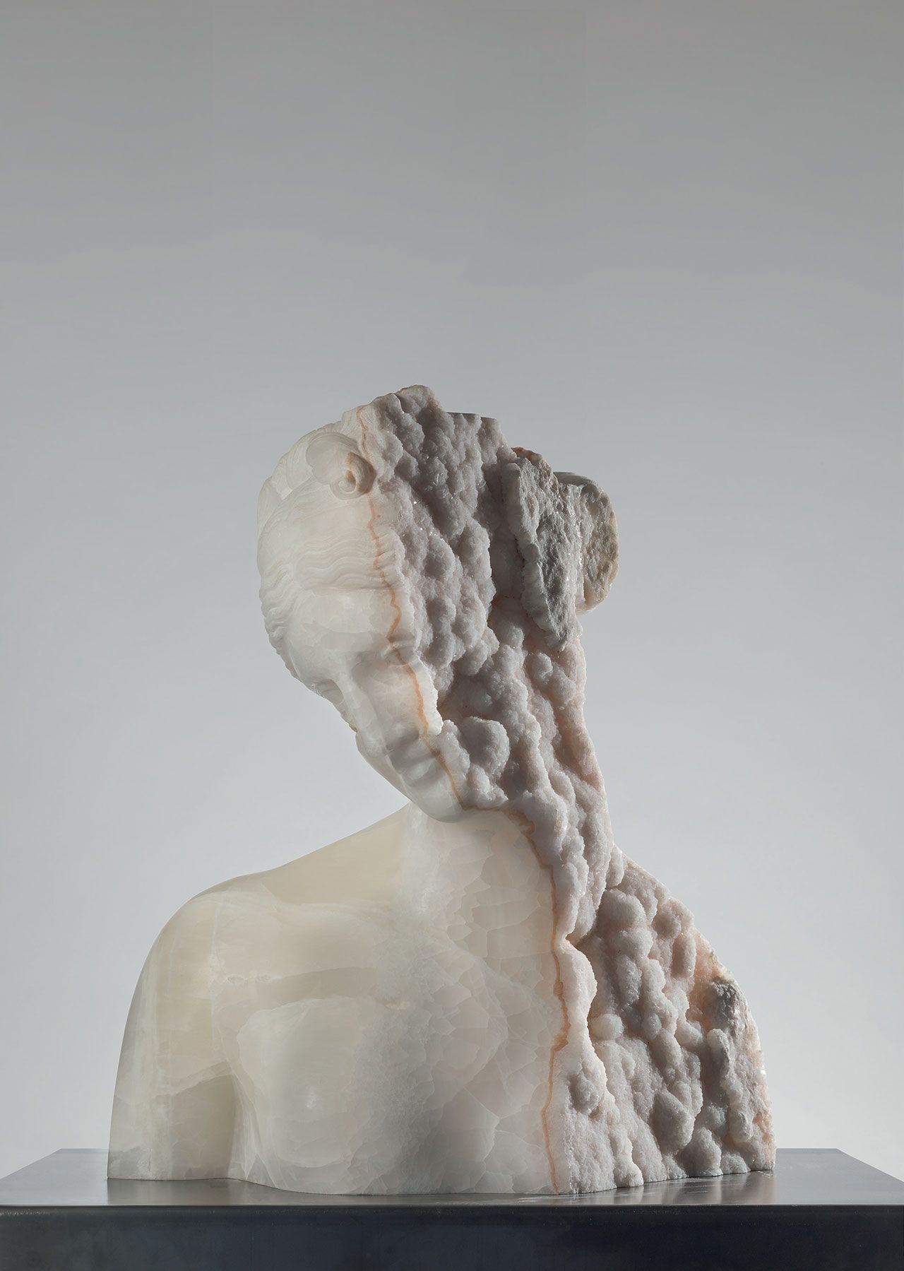 风蚀残破的古典雕像,原来竟是刻意为之