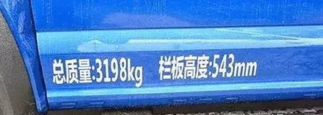车管所提醒：新车上牌被无故喷字，以后遇到可以直接举报