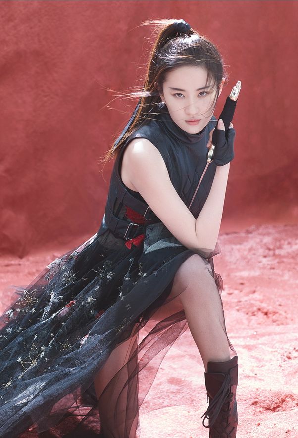 刘亦菲化身女侠客英姿飒爽剑眉英挺的她尽展侠女风范