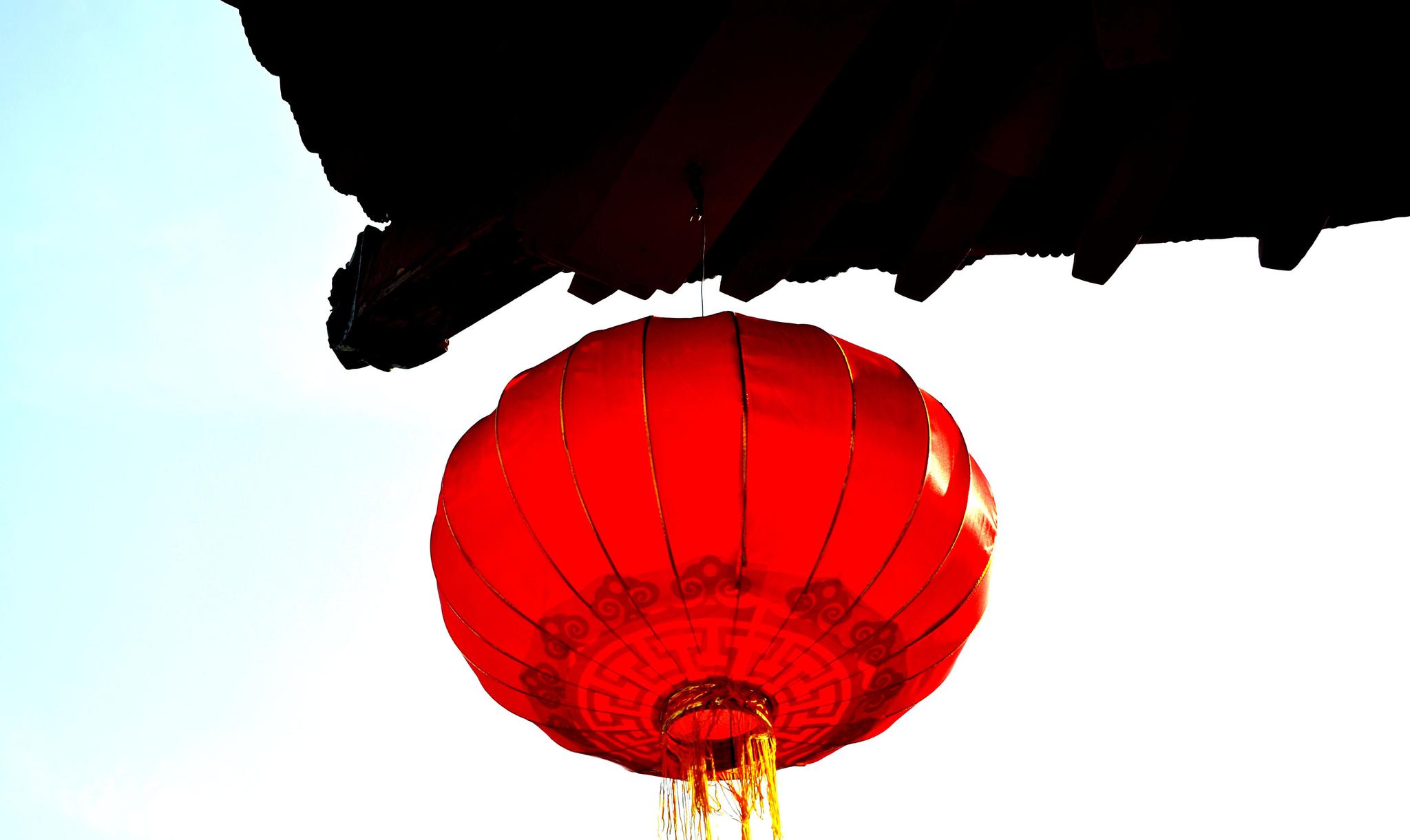 2019年新春佳节即将到来,开封府内挂满了象征吉祥如意的大红灯笼.