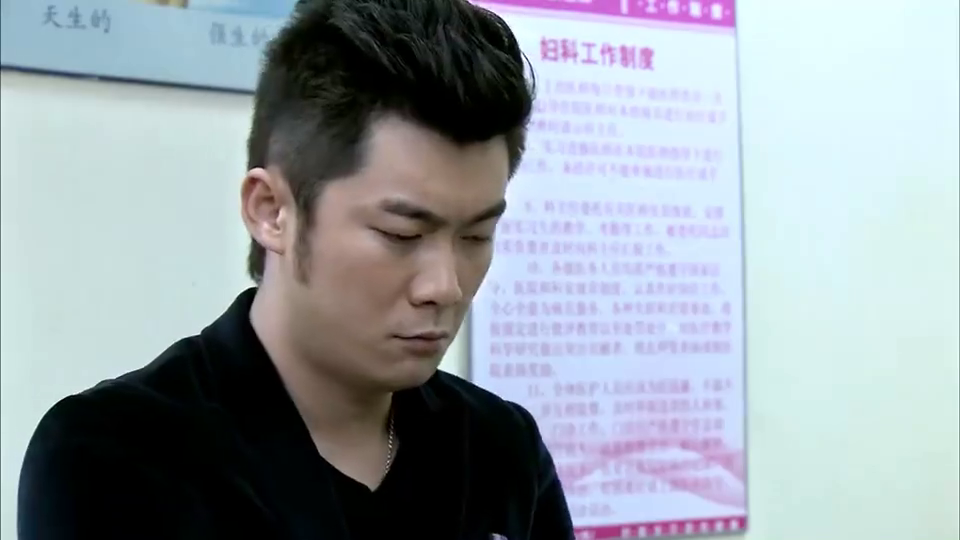偷吃 拧水龙头畅饮 为您推荐: 广场门口四个女人打架,这是什么剧情 为