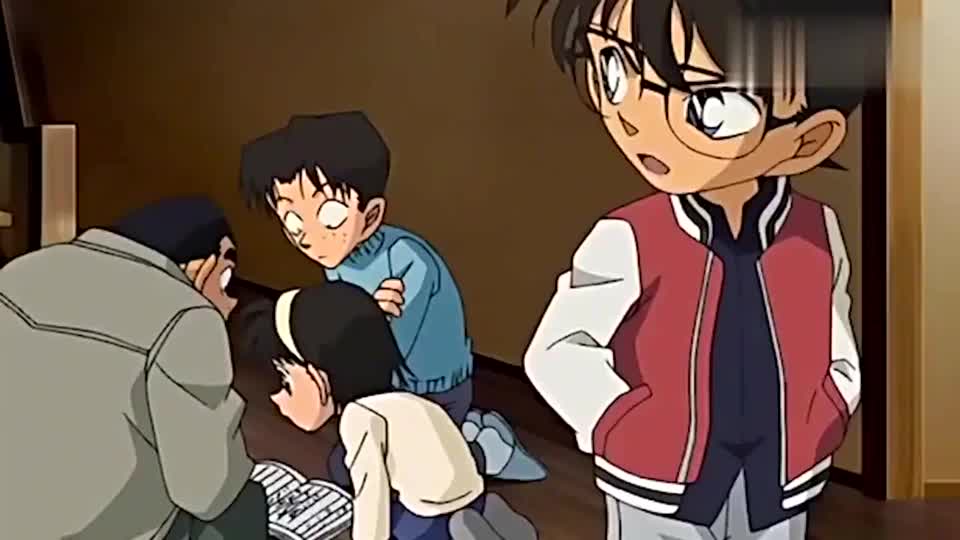 名侦探柯南柯南拜托小哀装肚子疼小哀的演技还是很好的