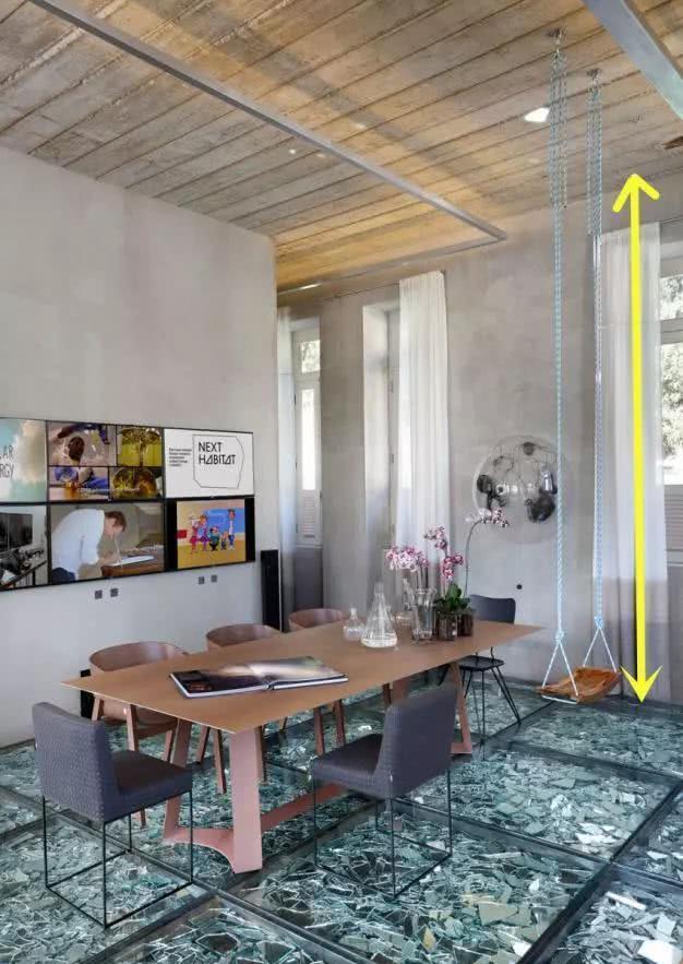 闺蜜家的玻璃地板真漂亮!把玻璃砸碎了填充进去,都不敢上脚踩