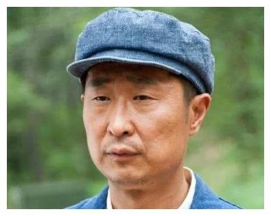 国家一级演员,曾和妻子住30平米婚房,孩子离开时还在演小品