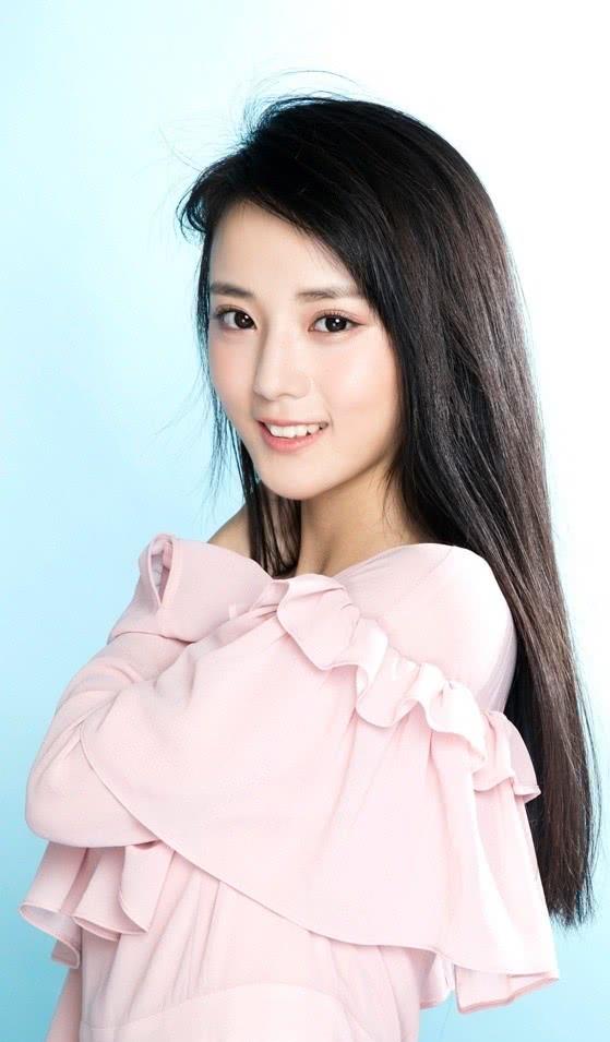 马倩倩精美壁纸:清纯美女