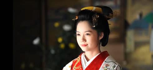 公主和宫原本同样可以无忧无虑地度过自己的一生,但由于黑船来航等一