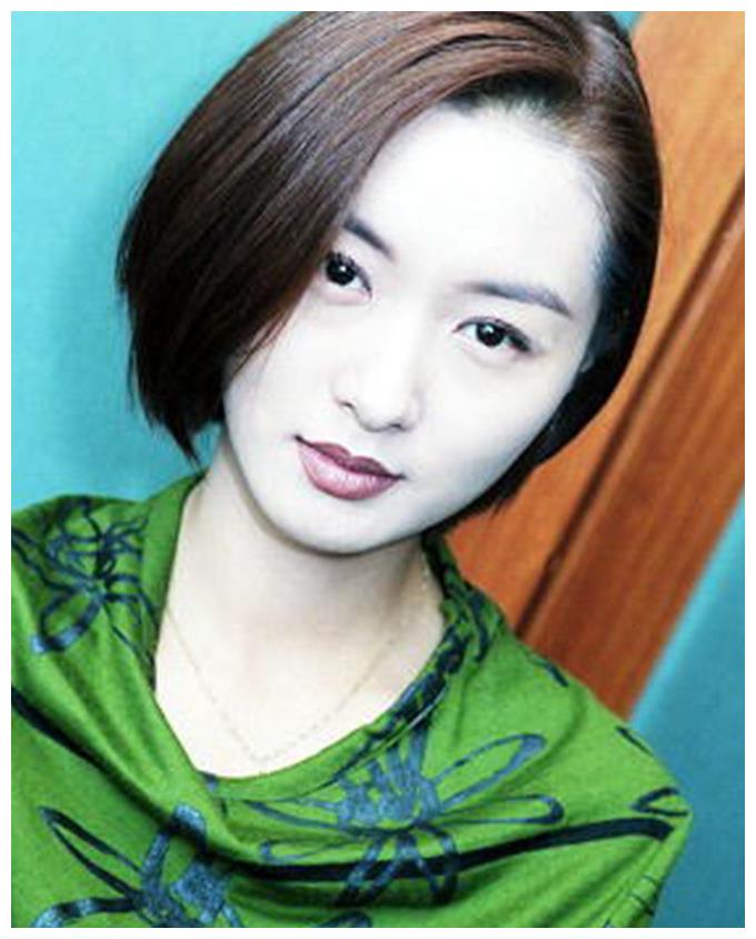 郑家榆素颜做运动,48岁仍皮肤紧致似少女,澄清孙耀威没伤害过她