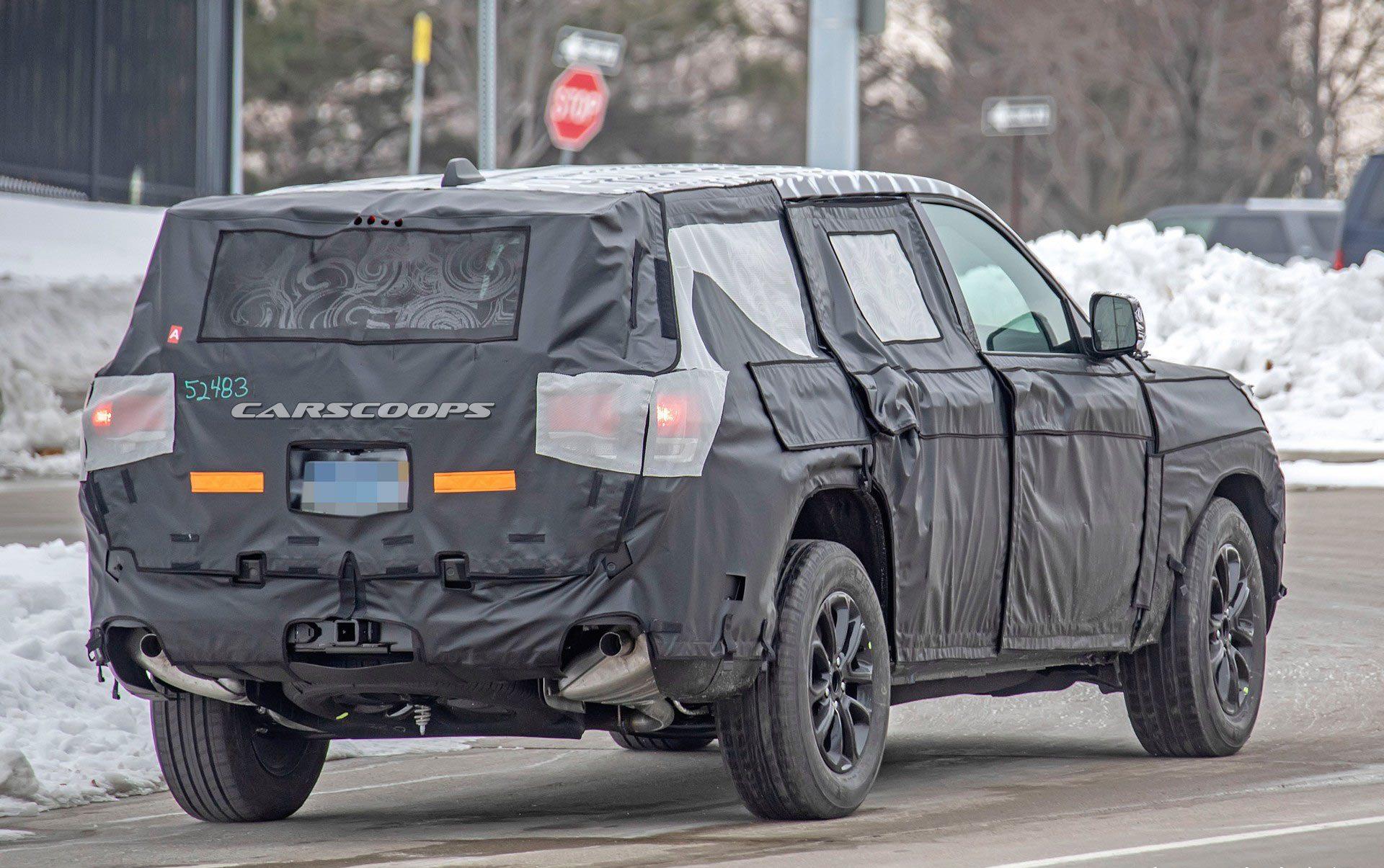 全新jeep大切诺基路试谍照曝光,整体轮廓很高大,车身很修长