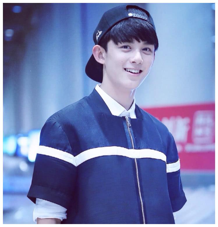 吴磊拍高中毕业照,无修图的你也是一样的帅气,有颜值就是任性!