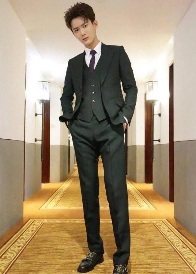 熊梓淇拥有180 的身高,在正式出道前,也做过杂志模特,对于穿衣打扮