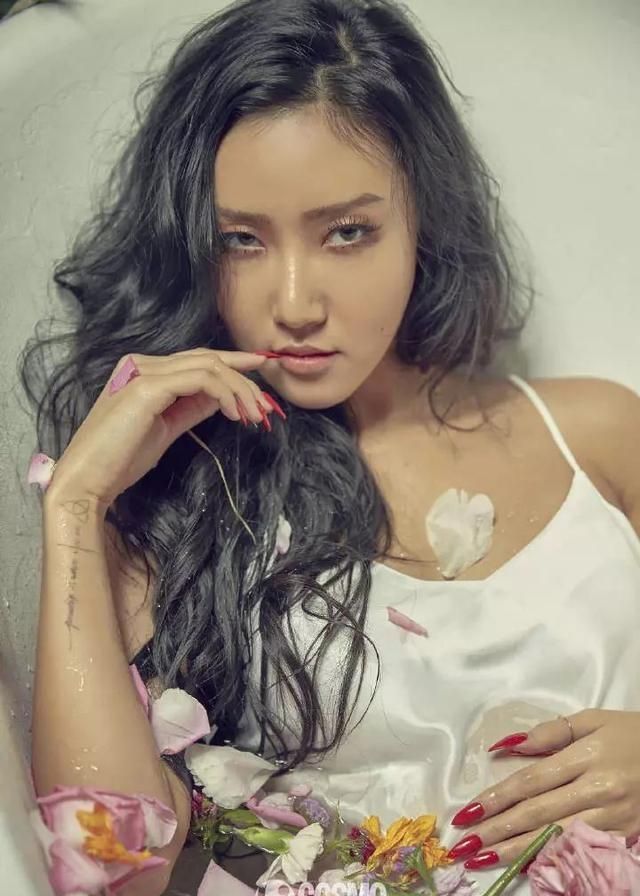 d社为什么还不爆华莎和loco,想做那只捡来的口红哇!