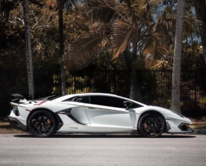 真正的兰博基尼大牛现身这台纯白svj简直酷到没朋友