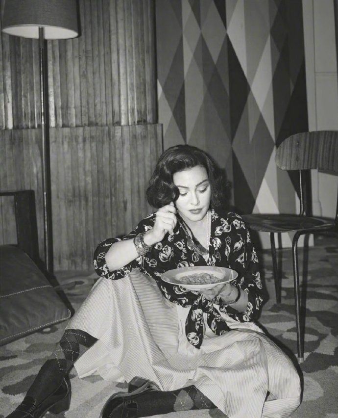 麦当娜 最新《vogue》杂志英国版写真