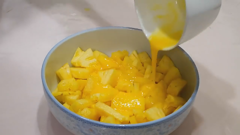 菠萝加鸡蛋竟然这么好吃不蒸不油炸我一顿吃20个没过瘾