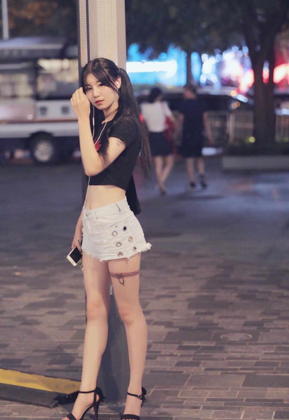 女神街拍:长发美女街拍合集分享