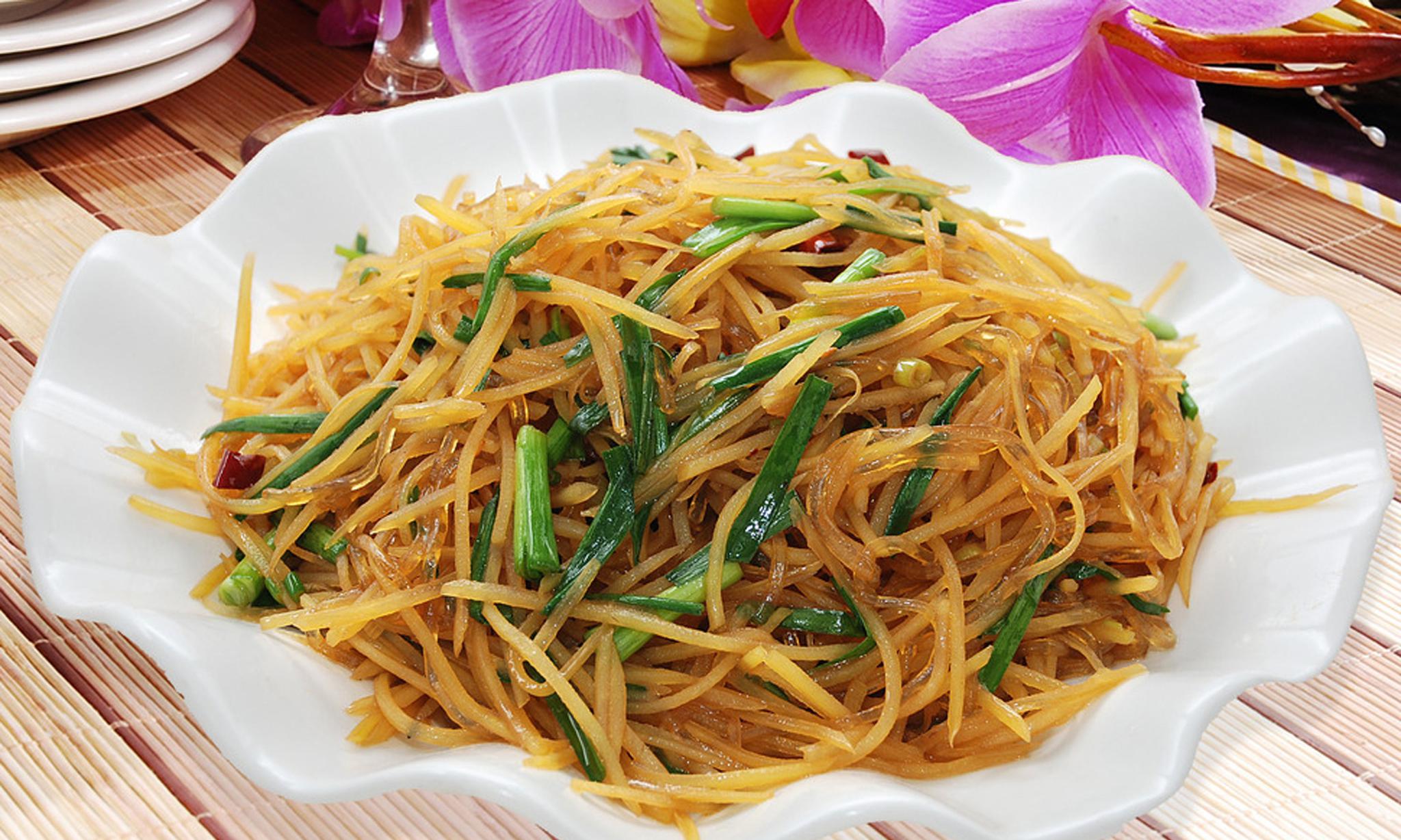 1/ 6农家土豆丝 抢炒土豆丝农家土豆丝 抢炒土豆丝:鲜麻够味,做法还