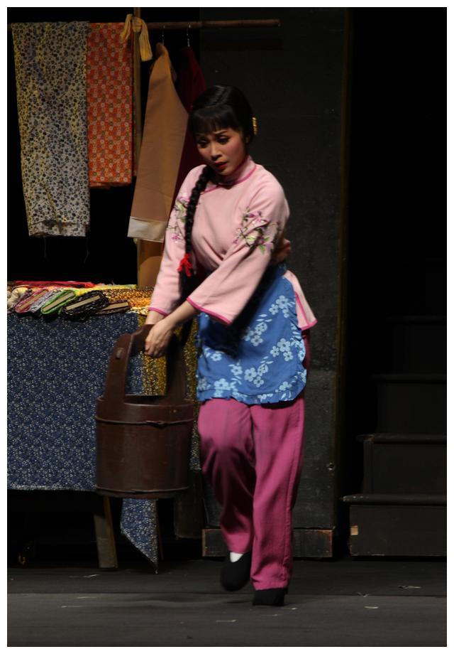 黄俊英李淑勤彭炽权在粤剧《七十二家房客》约定你